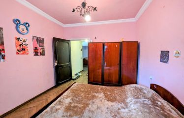 Большая квартира в оригинальном доме