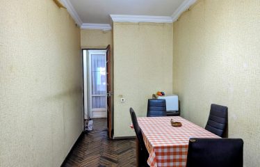 Большая квартира в оригинальном доме